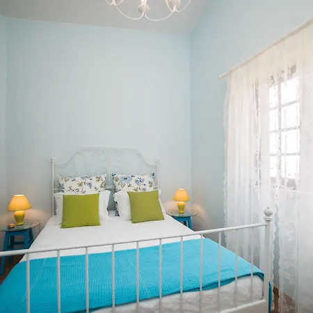 Surf By Laneez Hostal *