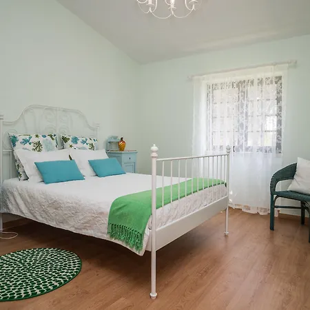 Surf By Laneez Hostel