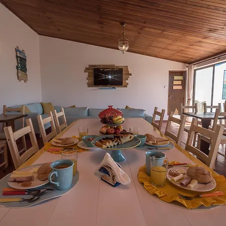 Surf By Laneez Hostal *