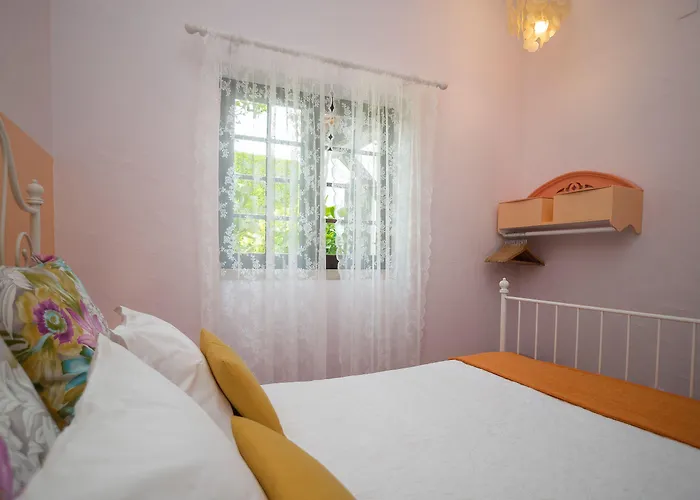 Surf By Laneez Hostel *