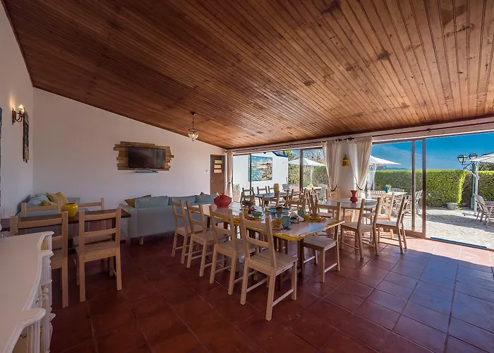 Surf By Laneez Hostel