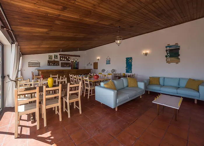 Surf By Laneez Hostel